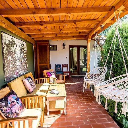 度假居 зелена