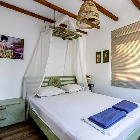 度假居 зелена