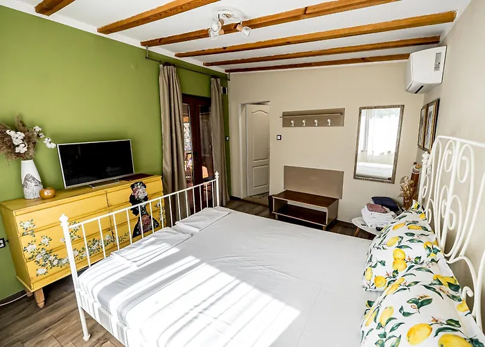 Case de vacanță зелена